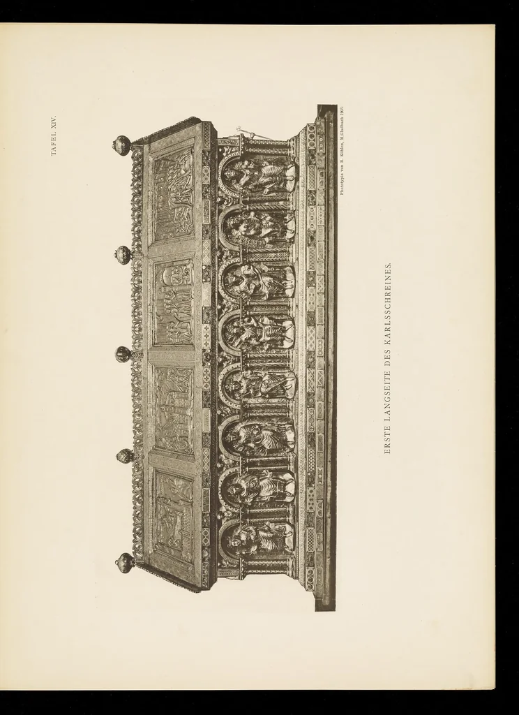 An illustration from Kunstschätze des Aachener Kaiserdomes : Werke der Goldschmiedekunst, Elfenbeinschnitzerei und Textilkunst, 1904, leaf 44