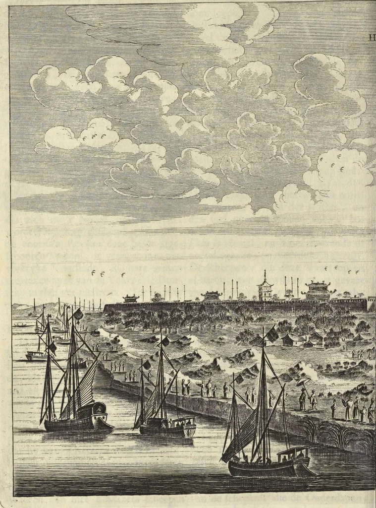 An illustration from Het gezandtschap der Neêrlandtsche Oost-Indische Compagnie, aan den grooten Tartarischen Cham, den tegenwoordigen keizer van China : waar in de gedenkwaerdigste geschiedenissen, die onder het reizen door de Sineesche landtschappen, Quantung, Kiangsi, Nanking, Xantung en Peking, en aan het keizerlyke hof te Peking, zedert den jaare 1655 tot 1657 zyn voorgevallen, op het bondigste verhandelt worden : beneffens een naauwkeurige beschryvinge der Sineesche steden, dorpen, regeering, weetenschappen, handwerken, zeden, godsdiensten, gebouwen, drachten, scheepen, bergen, gewaffen, dieren, &c. en oorlogen tegen de Tarters : verçiert met over de 150 afbeeldtsels, na 't leven in Sina, 1693, leaf 229