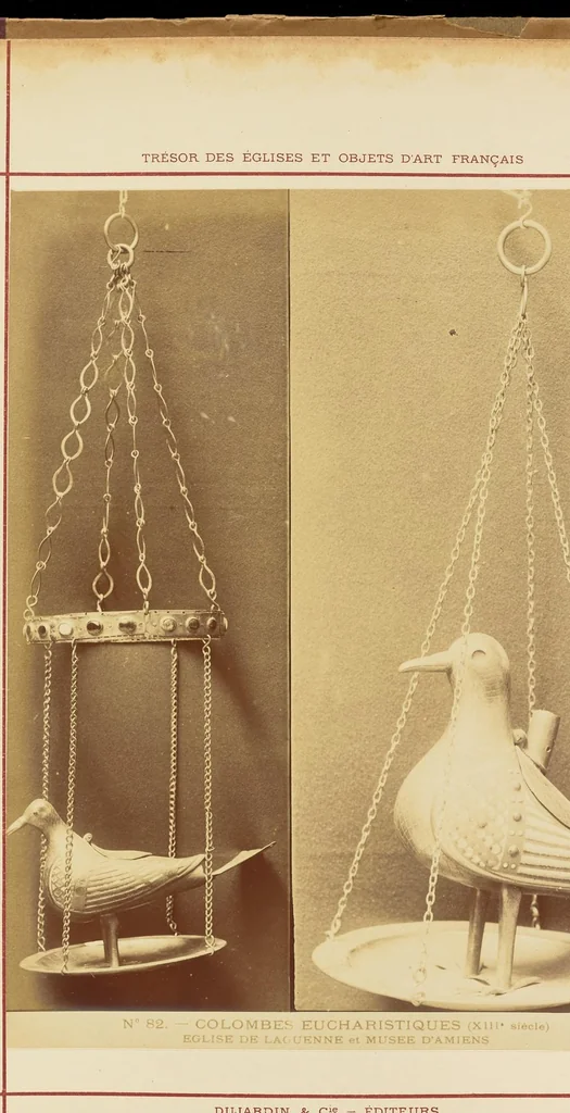 An illustration from Trésor des églises et objets d'art français appartenant aux musées exposés en 1889 au palais du Trocadéro, 1889, leaf 10