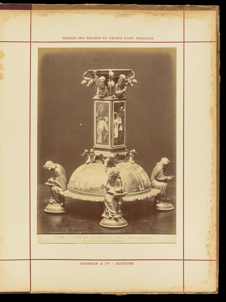 An illustration from Trésor des églises et objets d'art français appartenant aux musées exposés en 1889 au palais du Trocadéro, 1889, leaf 26