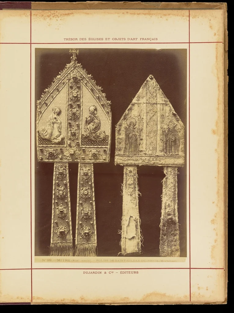 An illustration from Trésor des églises et objets d'art français appartenant aux musées exposés en 1889 au palais du Trocadéro, 1889, leaf 44