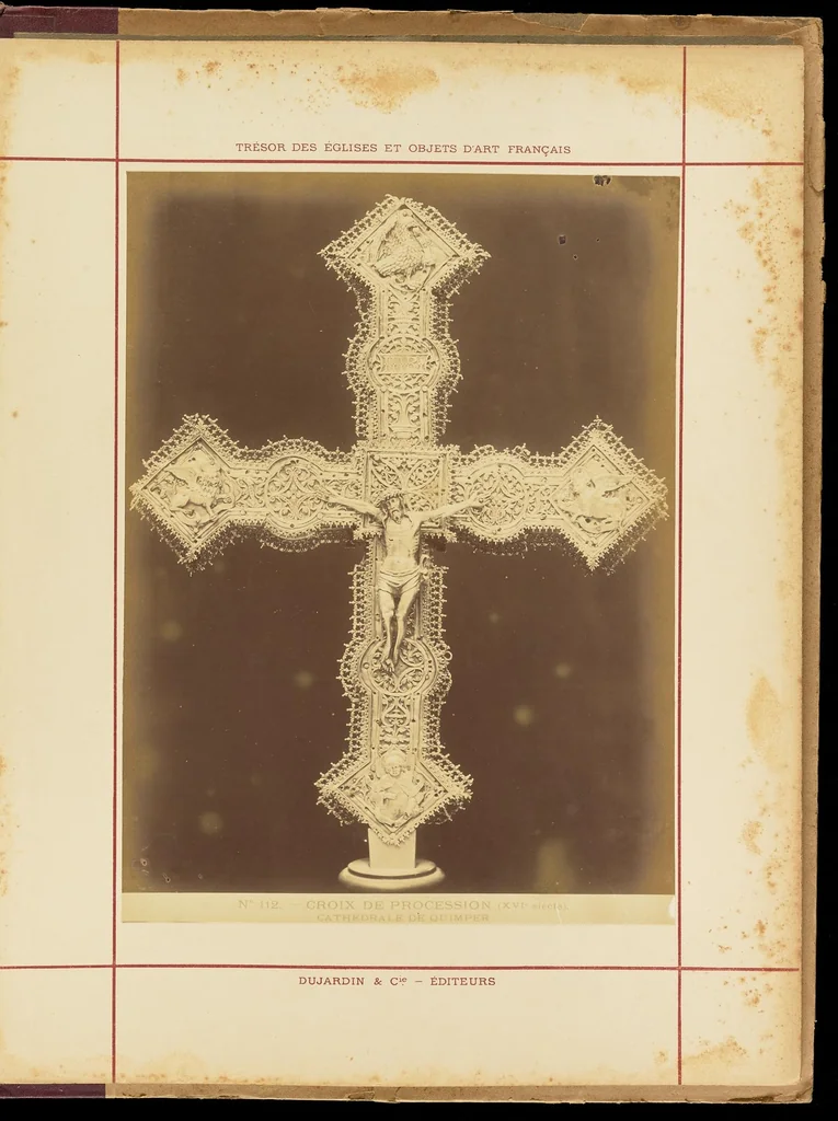 An illustration from Trésor des églises et objets d'art français appartenant aux musées exposés en 1889 au palais du Trocadéro, 1889, leaf 70