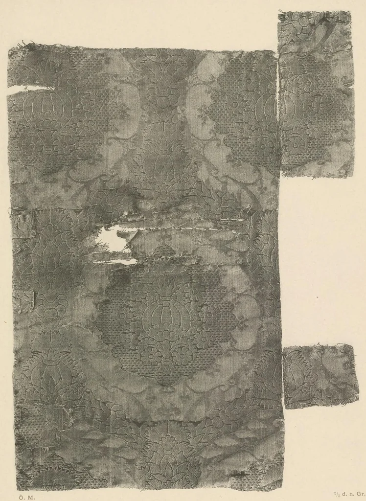 An illustration from Künstlerische entwicklung der weberei und stickerei innerhalb des europäischen kulturkreises von der spätantiken zeit bis zum beginne des XIX. jahrhundertes : mit ausschluss der volkskunst, 1904, leaf 100