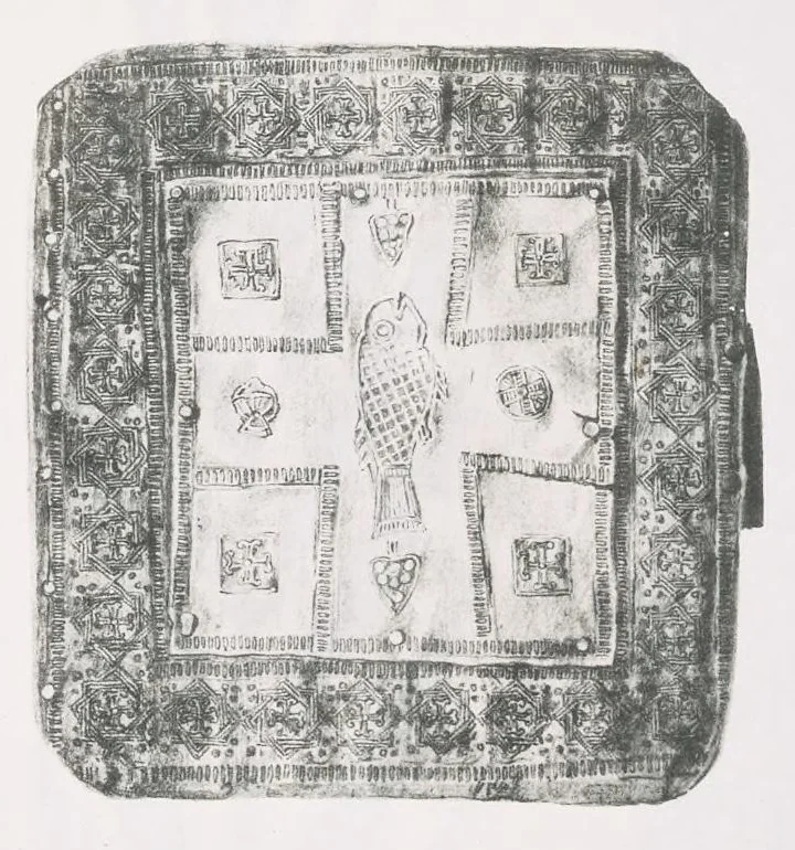 An illustration from Commenti sopra suppellettili sacre di argento ed oro appartenute ai primissimi secoli della chiesa : pubblicati gia il 1o gennaio 1888 pel faustissimo giorno del sacerdotale giubileo di papa Leone XIII e dedicati ai cultori di archeologia cristiana, 1890, leaf 28