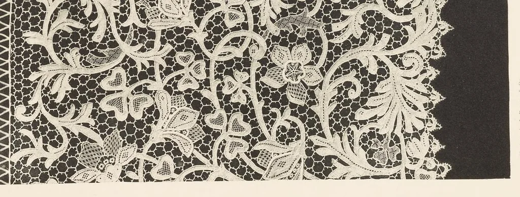 An illustration from Les dentelles à la main: dentelles aux fuseaux--dentelles à l'aiguille--dentelles à points mélangés; 135 planches, accompagnées de légendes et précédées de descriptions détaillées des différents points, 1906, leaf 228