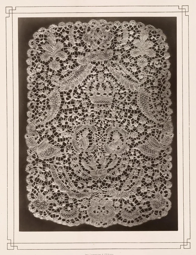 An illustration from La dentelle, histoire -- description -- fabrication -- bibliographie : ornée de cinquante planches phototypographiques fac-similé de dentelles de toutes les époques : passements aux fuseaux, points coupés à l'aiguille .. blondes, chantilly, etc., et de nombreuses gravures d'après les meilleurs maîtres des XVIe et XVIIe siècles, 1875, leaf 254