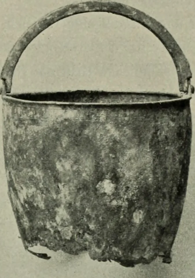 An illustration from Griechische Bronzeeimer im Berliner Antiquarium, 1914, leaf 10
