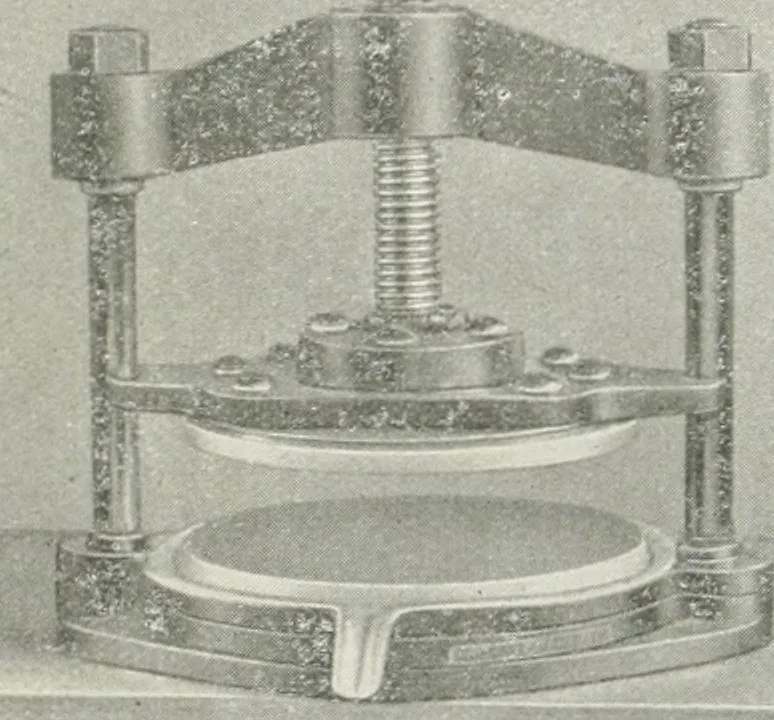 An illustration from Grundlegende Operationen der Farbenchemie, 1920, leaf 339