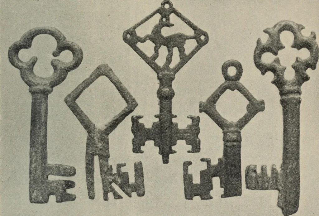An illustration from A guide to the Mediaeval Room and to the specimens of mediaeval and later times in the gold ornament room : with fourteen plates and a hundred and ninety-four illustrations, 1907, leaf 222