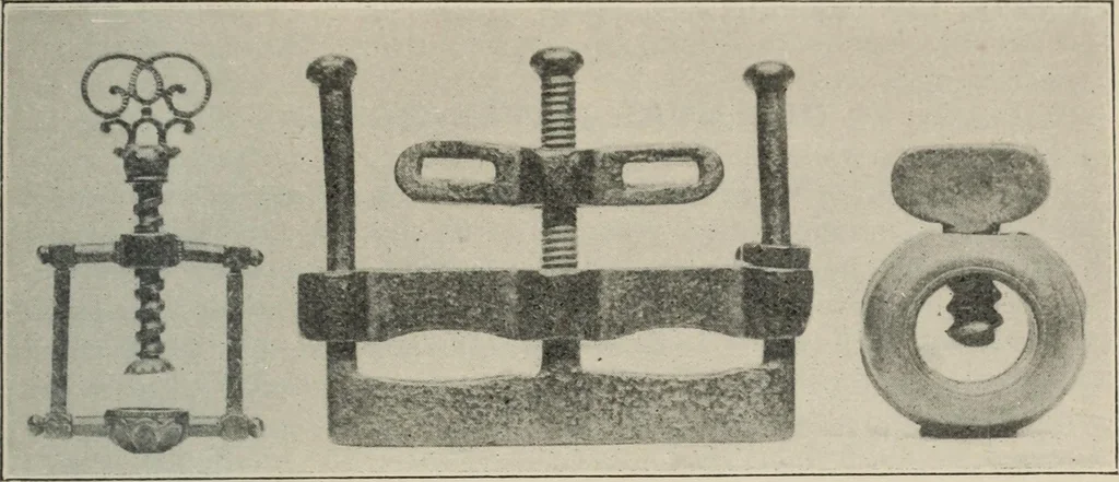 An illustration from A guide to the Mediaeval Room and to the specimens of mediaeval and later times in the gold ornament room : with fourteen plates and a hundred and ninety-four illustrations, 1907, leaf 258
