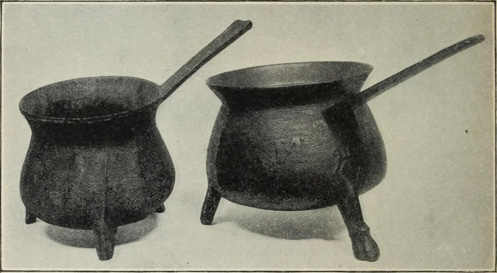 An illustration from A guide to the Mediaeval Room and to the specimens of mediaeval and later times in the gold ornament room : with fourteen plates and a hundred and ninety-four illustrations, 1907, leaf 311