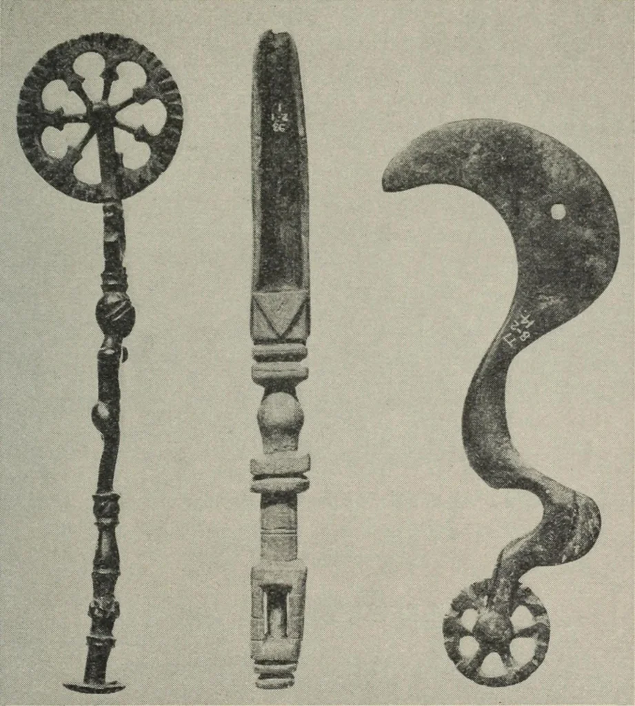 An illustration from A guide to the Mediaeval Room and to the specimens of mediaeval and later times in the gold ornament room : with fourteen plates and a hundred and ninety-four illustrations, 1907, leaf 52