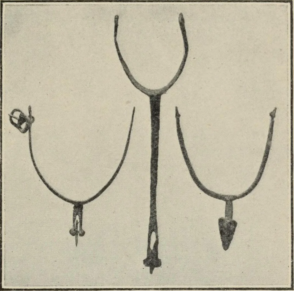 An illustration from A guide to the Mediaeval Room and to the specimens of mediaeval and later times in the gold ornament room : with fourteen plates and a hundred and ninety-four illustrations, 1907, leaf 86