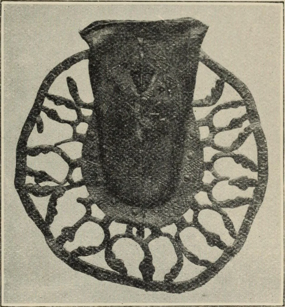 An illustration from A guide to the Mediaeval Room and to the specimens of mediaeval and later times in the gold ornament room : with fourteen plates and a hundred and ninety-four illustrations, 1907, leaf 98