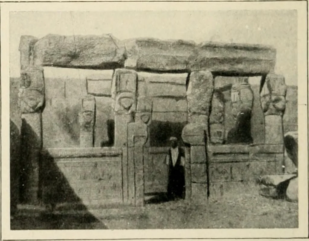 An illustration from Égypte, 1912, leaf 241