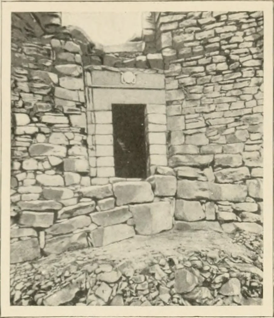 An illustration from Égypte, 1912, leaf 255
