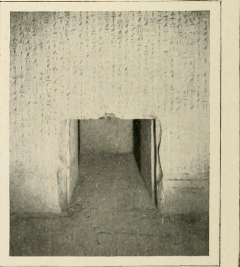 An illustration from Égypte, 1912, leaf 61