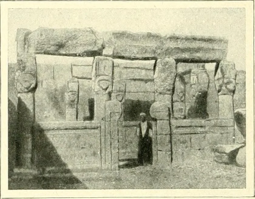 An illustration from Égypte, 1911, leaf 242