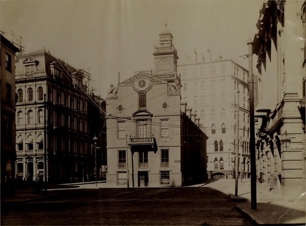 An illustration from Halliday's collection of photographs of colonial and provincial houses, 1628-1775, 1894, leaf 116