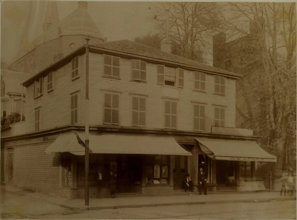 An illustration from Halliday's collection of photographs of colonial and provincial houses, 1628-1775, 1894, leaf 192