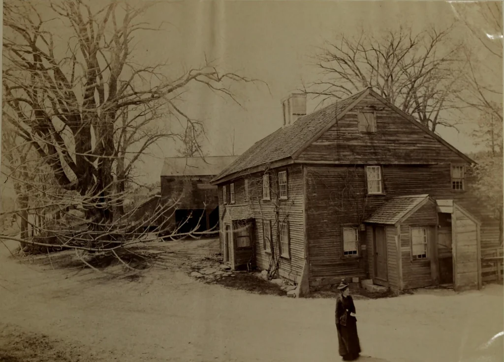 An illustration from Halliday's collection of photographs of colonial and provincial houses, 1628-1775, 1894, leaf 40