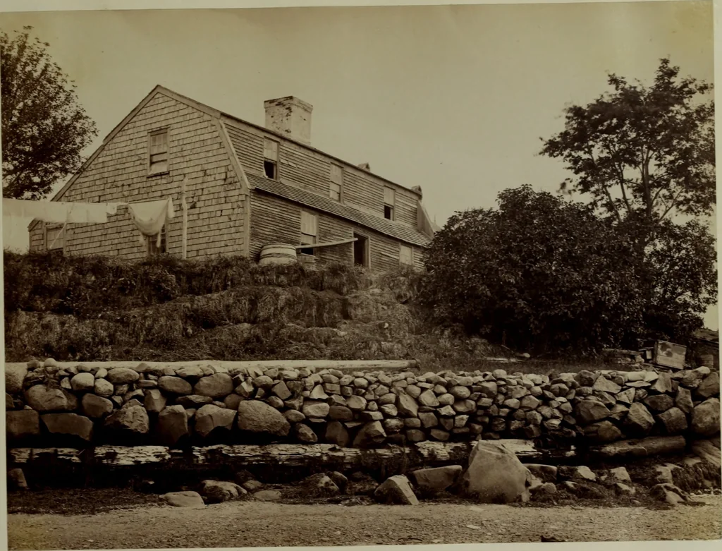 An illustration from Halliday's collection of photographs of colonial and provincial houses, 1628-1775, 1894, leaf 100