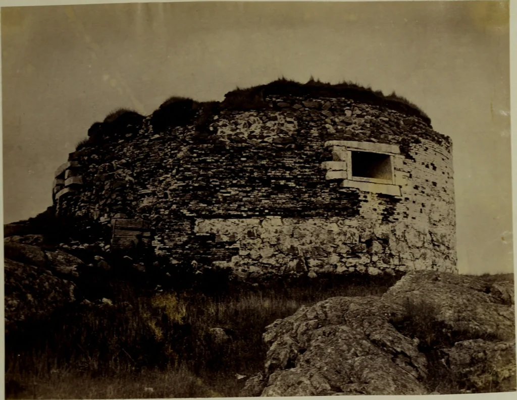 An illustration from Halliday's collection of photographs of colonial and provincial houses, 1628-1775, 1894, leaf 108
