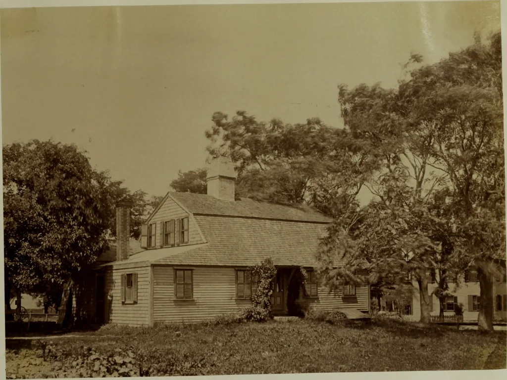 An illustration from Halliday's collection of photographs of colonial and provincial houses, 1628-1775, 1894, leaf 124