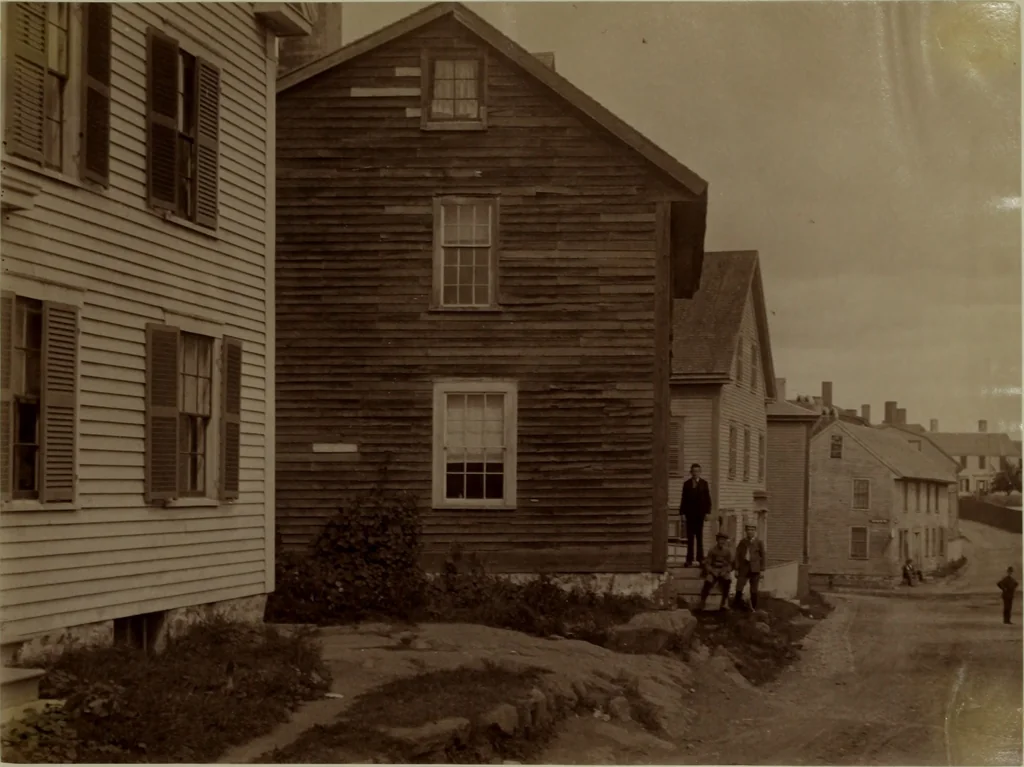 An illustration from Halliday's collection of photographs of colonial and provincial houses, 1628-1775, 1894, leaf 16
