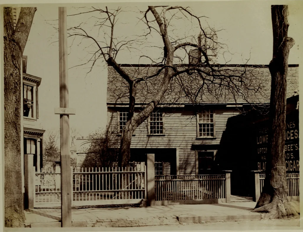 An illustration from Halliday's collection of photographs of colonial and provincial houses, 1628-1775, 1894, leaf 176