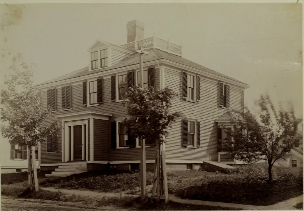 An illustration from Halliday's collection of photographs of colonial and provincial houses, 1628-1775, 1894, leaf 204