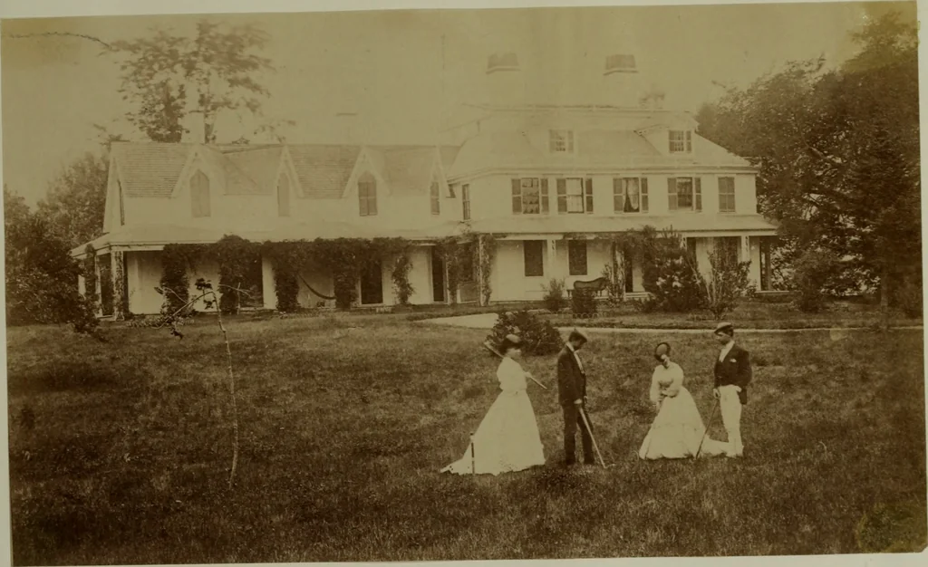 An illustration from Halliday's collection of photographs of colonial and provincial houses, 1628-1775, 1894, leaf 44