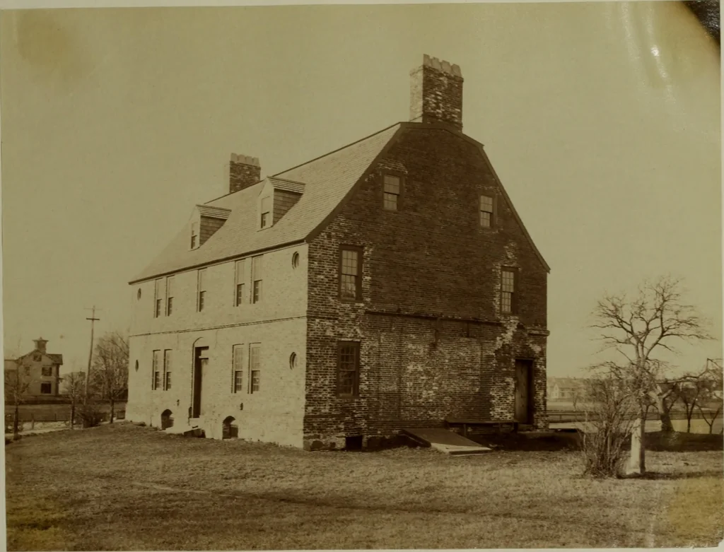 An illustration from Halliday's collection of photographs of colonial and provincial houses, 1628-1775, 1894, leaf 48