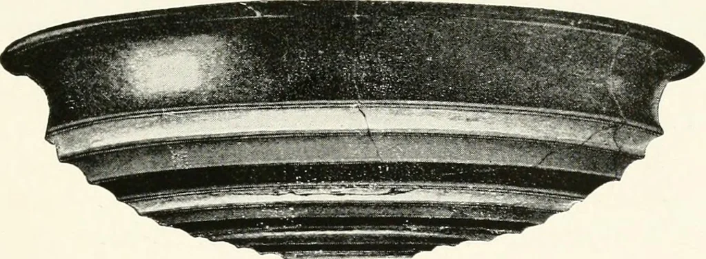 An illustration from A handbook of Attic red-figured vases signed by or attributed to the various masters of the sixth and fifth centuries B. C., 1919, leaf 442