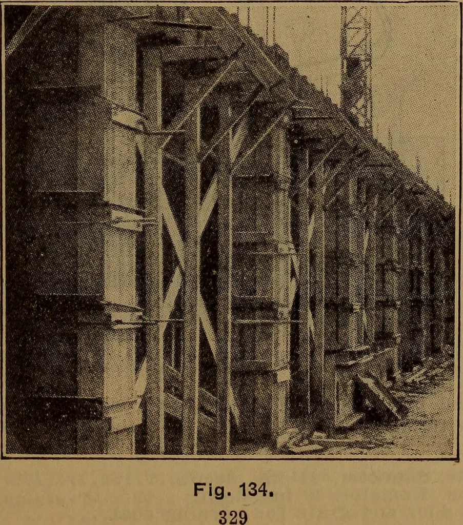 An illustration from Handbook of construction plant, its cost and efficiency, 1918, leaf 333