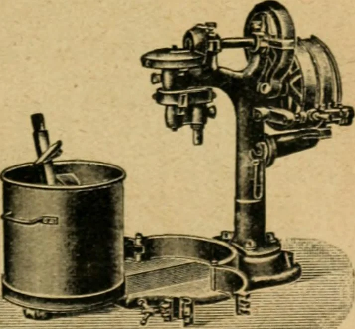 An illustration from Handbuch der Farbenfabrikation. Lehrbuch der Fabrikation, Untersuchung und Verwendung aller in der Praxis vorkommenden Körperfarben, 1922, leaf 928