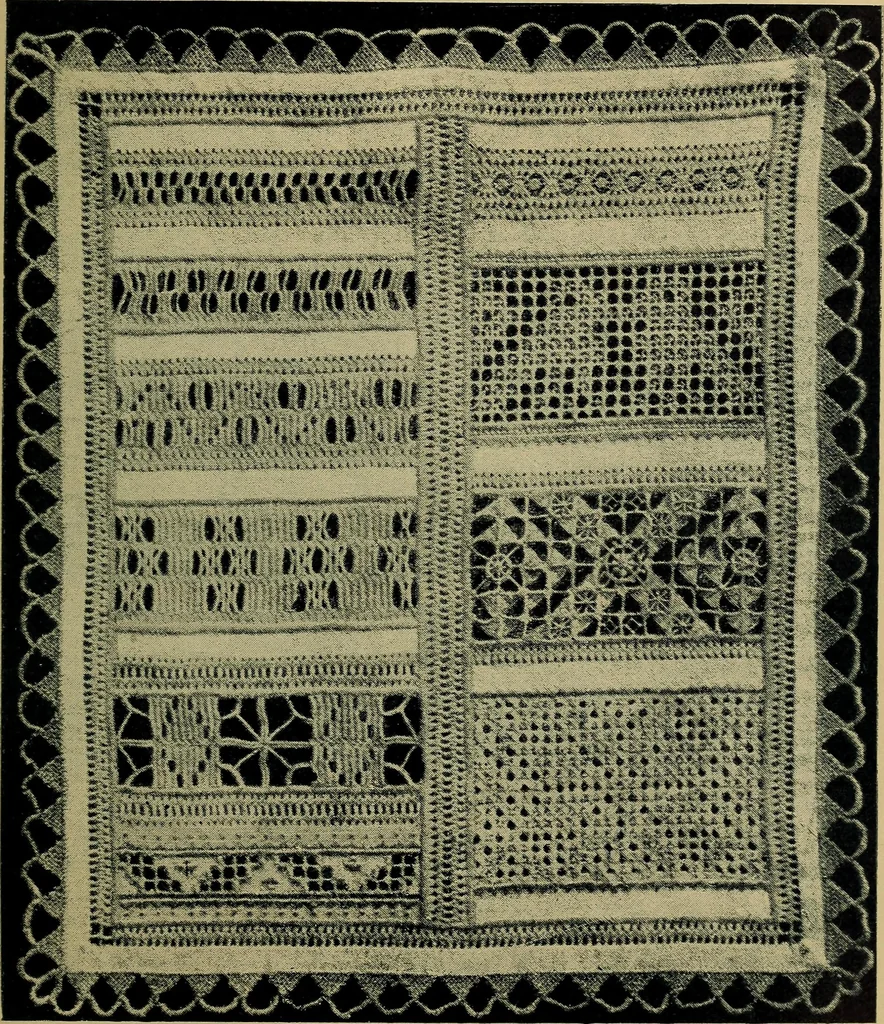 An illustration from Handbuch der Spitzenkunde, Technisches und Geschichtliches über die Näh-, Klöppel- und Maschinenspitzen, 1894, leaf 73
