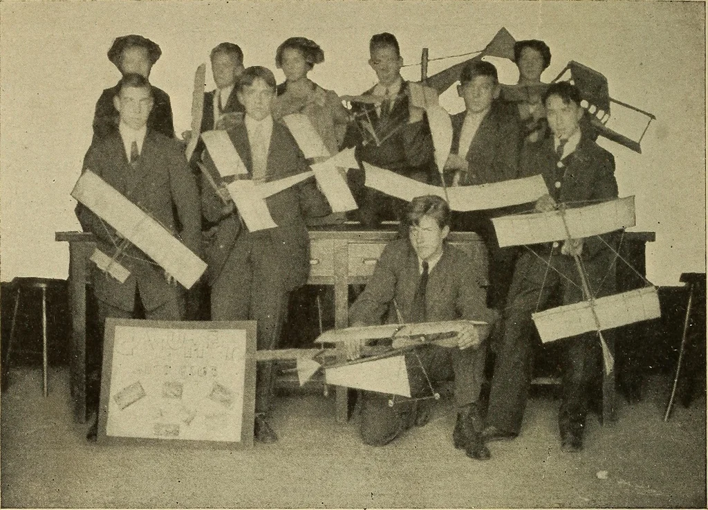 An illustration from Handicraft for handy boys; practical plans for work and play, with many ideas for earning money, 1911, leaf 357