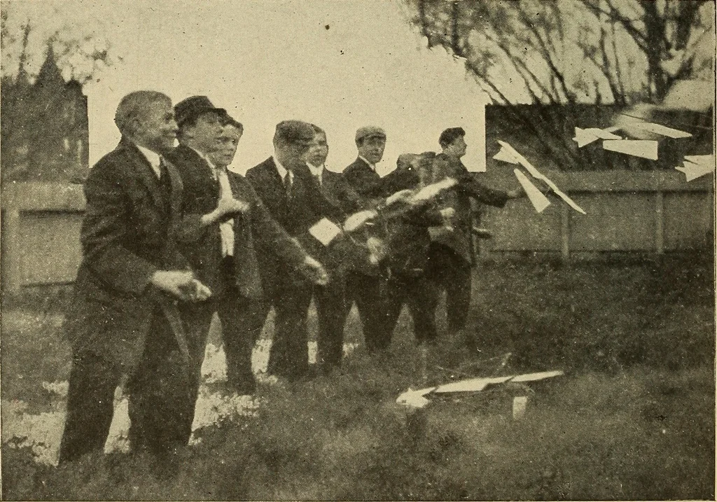 An illustration from Handicraft for handy boys; practical plans for work and play, with many ideas for earning money, 1911, leaf 357