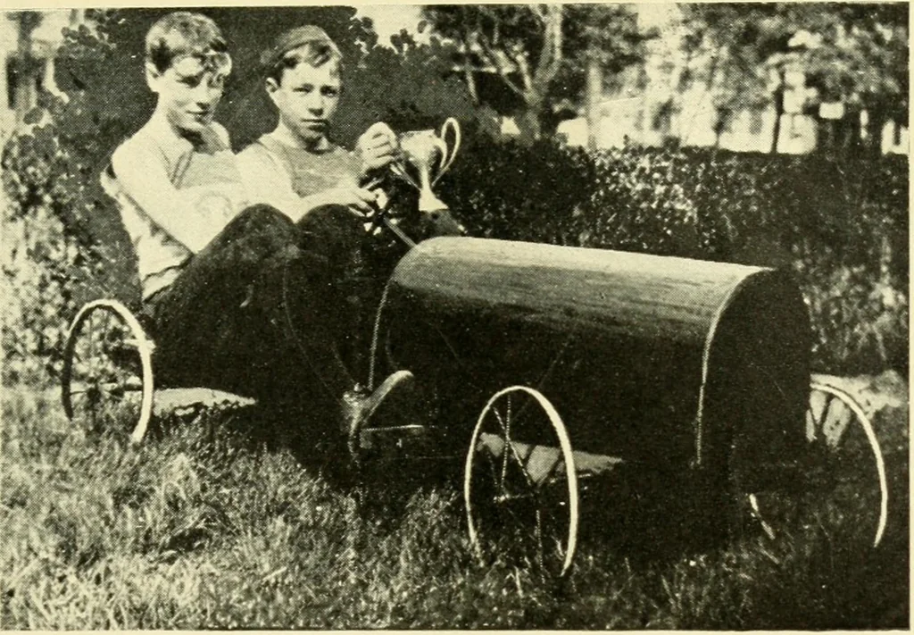 An illustration from Handicraft for handy boys; : practical plans for work and play with many ideas for earning money,, 1911, leaf 423