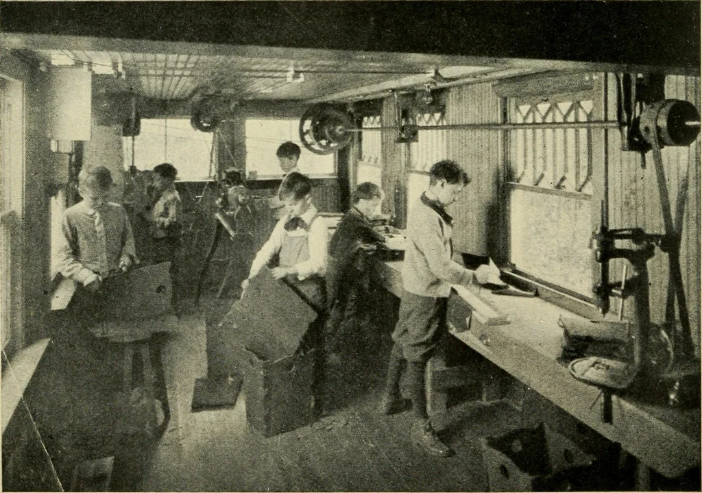 An illustration from Handicraft for handy boys; : practical plans for work and play with many ideas for earning money,, 1911, leaf 6