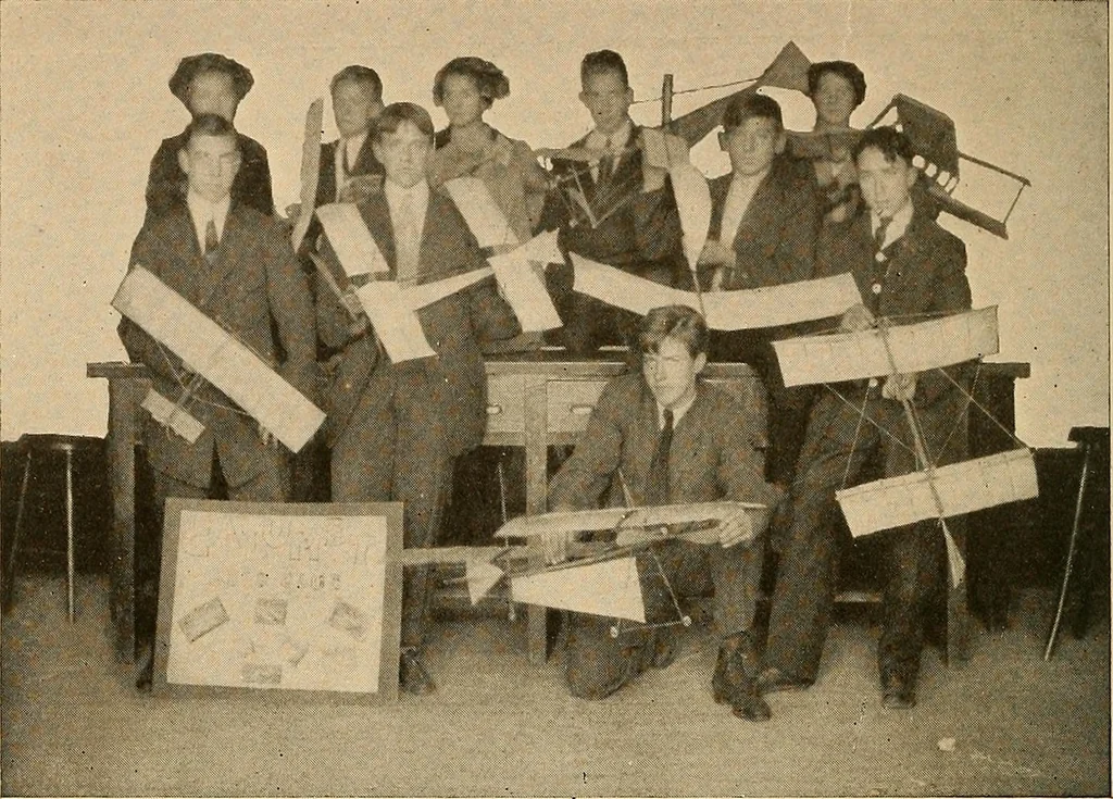 An illustration from Handicraft for handy boys; practical plans for work and play, with many ideas for earning money, 1911, leaf 356
