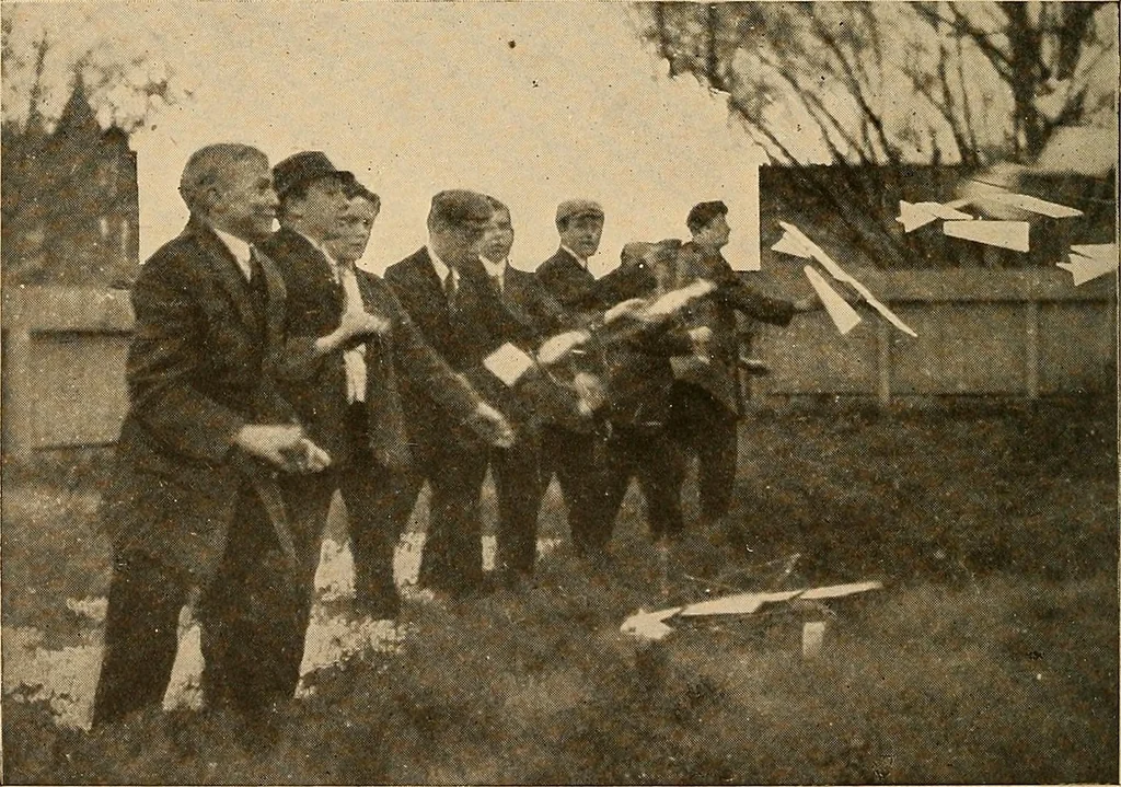 An illustration from Handicraft for handy boys; practical plans for work and play, with many ideas for earning money, 1911, leaf 356