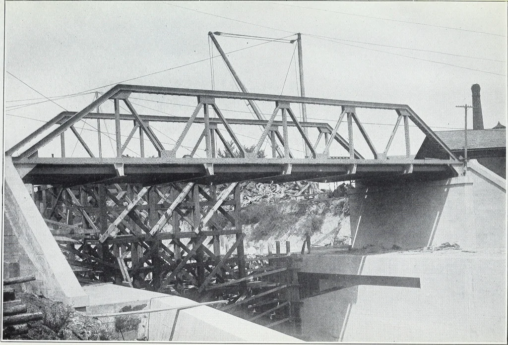 An illustration from Highway bridges and culverts, 1912, leaf 38