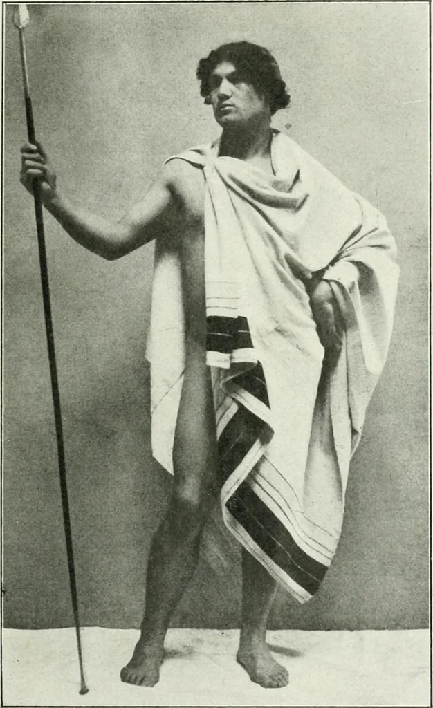 An illustration from Histoire du costume antique d'après des études sur le modèle vivant, 1922, leaf 154