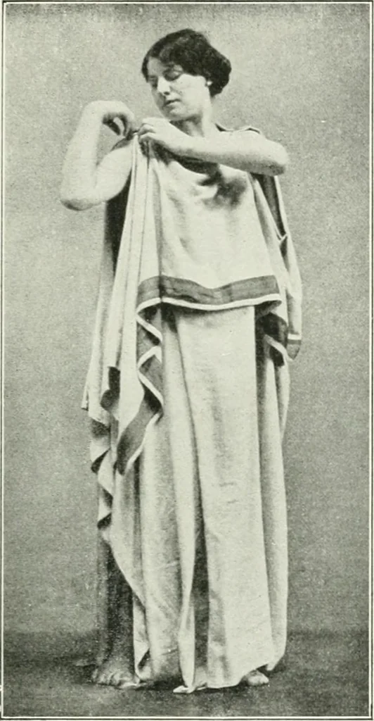 An illustration from Histoire du costume antique d'après des études sur le modèle vivant, 1922, leaf 184