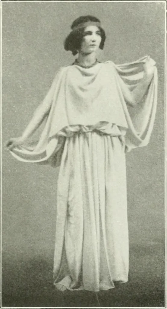 An illustration from Histoire du costume antique d'après des études sur le modèle vivant, 1922, leaf 216