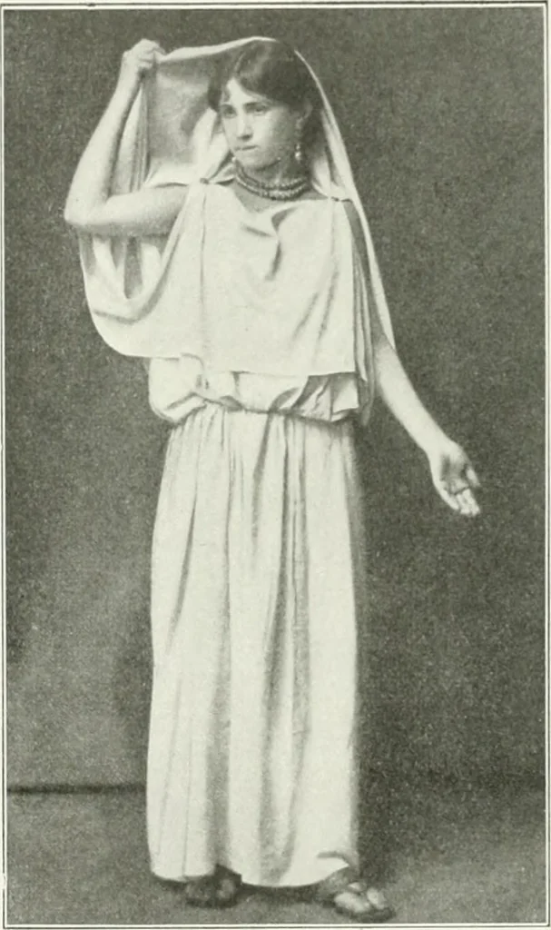 An illustration from Histoire du costume antique d'après des études sur le modèle vivant, 1922, leaf 219