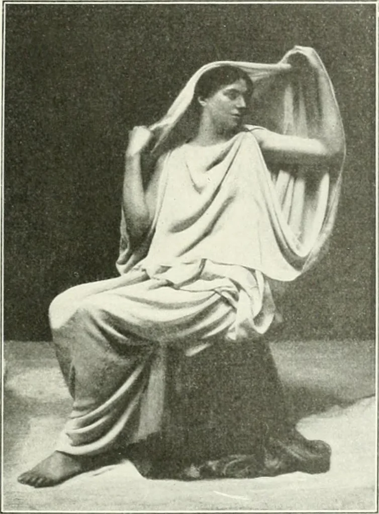 An illustration from Histoire du costume antique d'après des études sur le modèle vivant, 1922, leaf 222