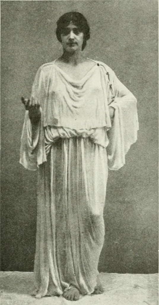 An illustration from Histoire du costume antique d'après des études sur le modèle vivant, 1922, leaf 234